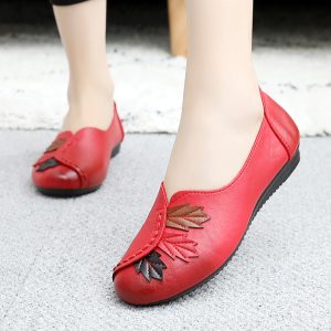 New flat heel hole leather shoes
