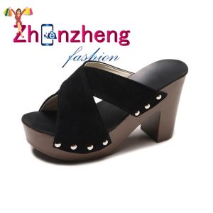 Cross strap casual sandals