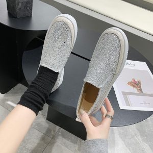 Round toe flat shoes for women
